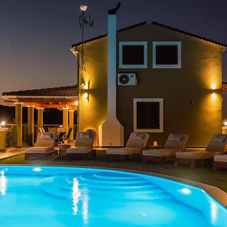 Semesterbostad Socrates Gardeno Luxury Sea View Pool Escape Vitaládes